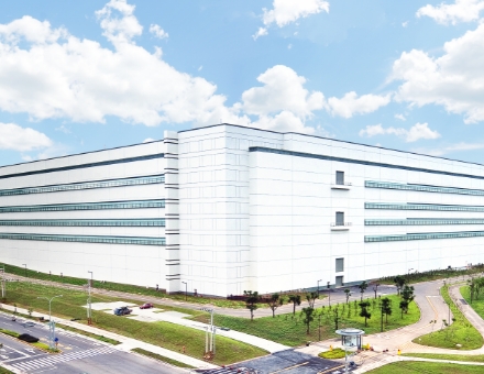 獲 LEED 認(rèn)證申博太陽城廠房