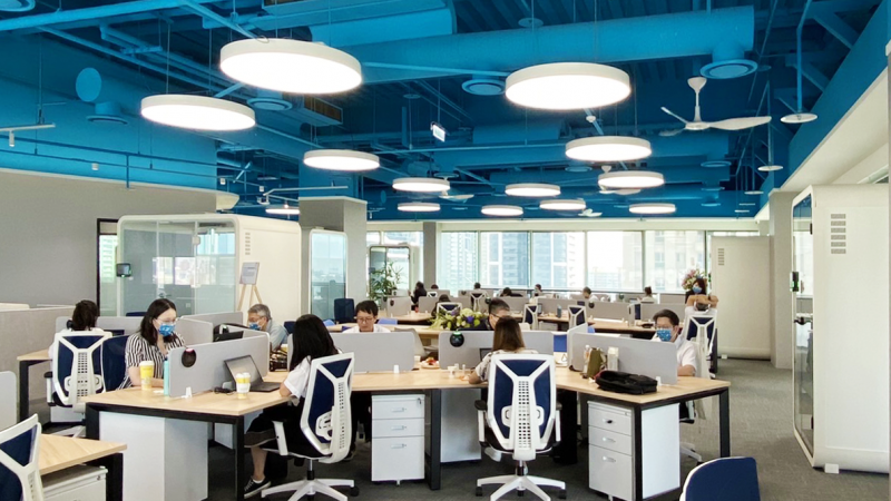 透過高雄據(jù)點(diǎn)的「AUO解決方案研發(fā)中心」建置，期強(qiáng)化南部人才的延攬及培育