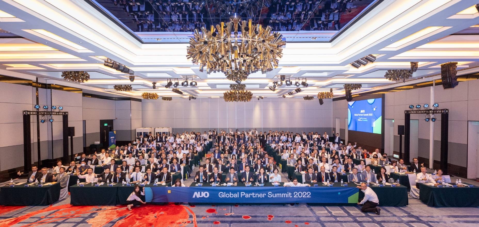 友達(dá)推動「安心、創(chuàng)新、用心、同心、盡心」五星職旅，為菲籍員工打造全方位照護(hù)，首度贏得「人權(quán)實踐與發(fā)展領(lǐng)袖獎」殊榮