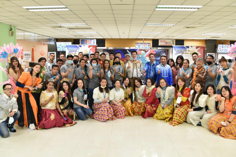 友達(dá)推動「安心、創(chuàng)新、用心、同心、盡心」五星職旅，為菲籍員工打造全方位照護(hù)，首度贏得「人權(quán)實踐與發(fā)展領(lǐng)袖獎」殊榮