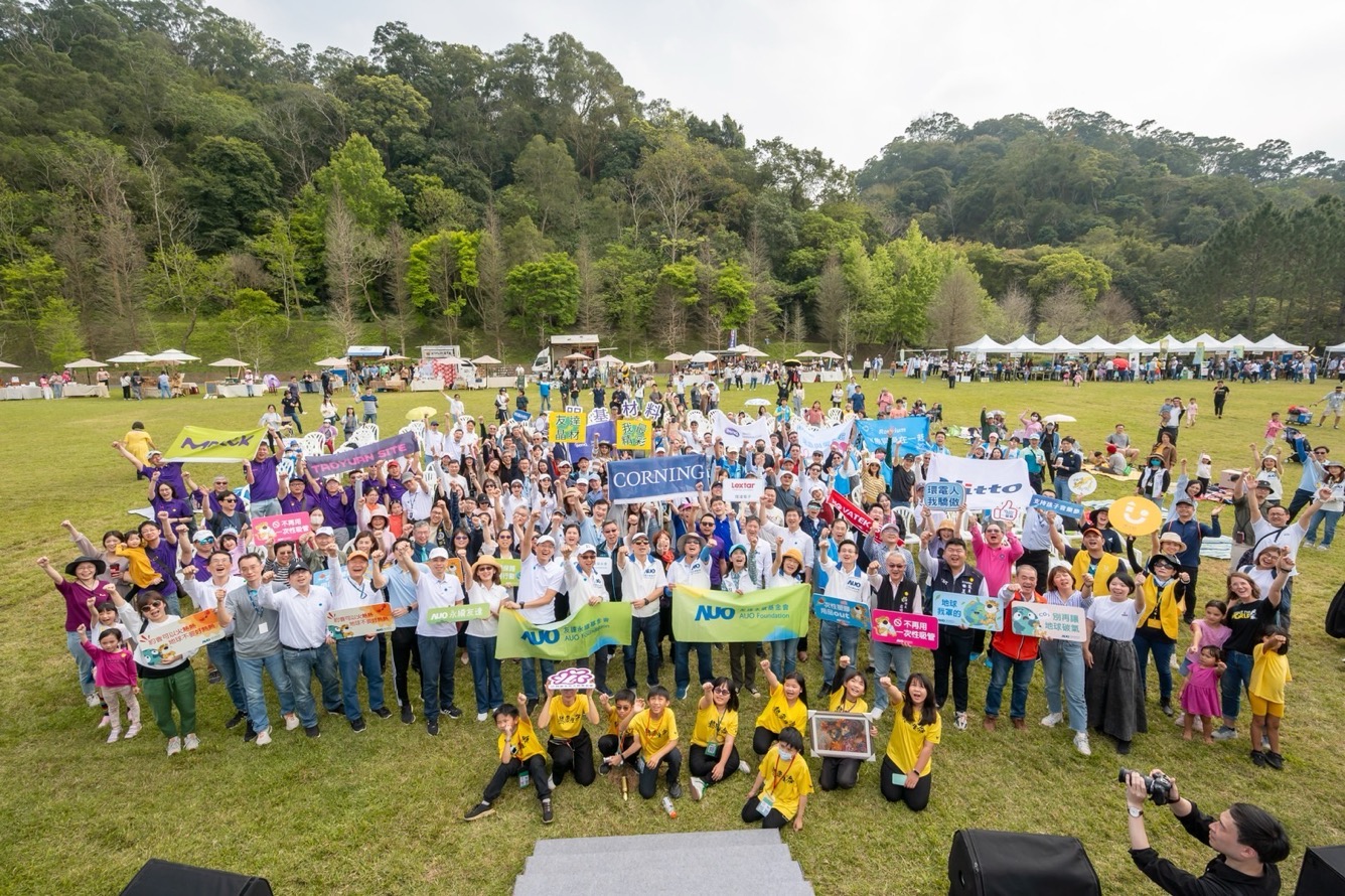 友達(dá)永續(xù)基金會(huì)透過(guò)永續(xù)市集體驗(yàn)、環(huán)境教育提倡，集結(jié)員工、供應(yīng)商、在地鄰里、社福機(jī)構(gòu)等超過(guò)1500人共同實(shí)踐永續(xù)生活