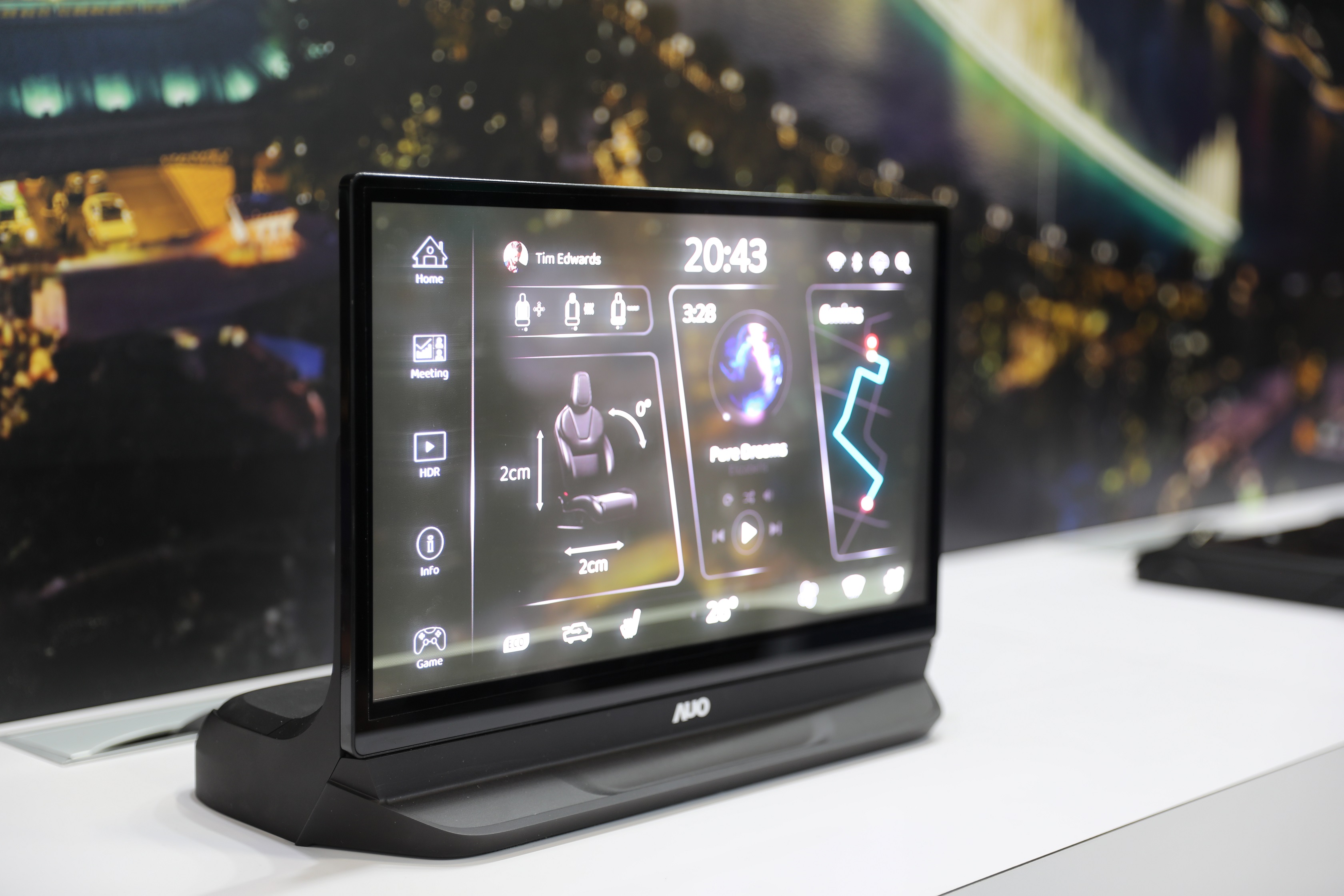 友達將Micro LED透明顯示技術(shù)整合黑切換技術(shù)的解決方案，釋放強大的技術(shù)自主開發(fā)能力，跨越室內(nèi)外應(yīng)用界限，開創(chuàng)業(yè)界第一臺17.3吋快速黑切換透明觸控Micro LED顯示器