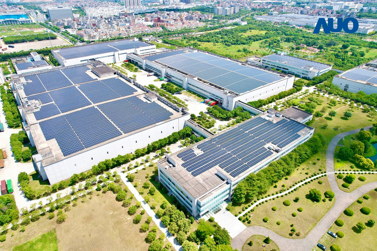 申博太陽城廈門推動智能制造同時，透過綠電創(chuàng)能縱深推進綠色轉型 ，廠區(qū)全屋頂鋪設太陽能光伏板 ，每年太陽能發(fā)電 2,600多萬度