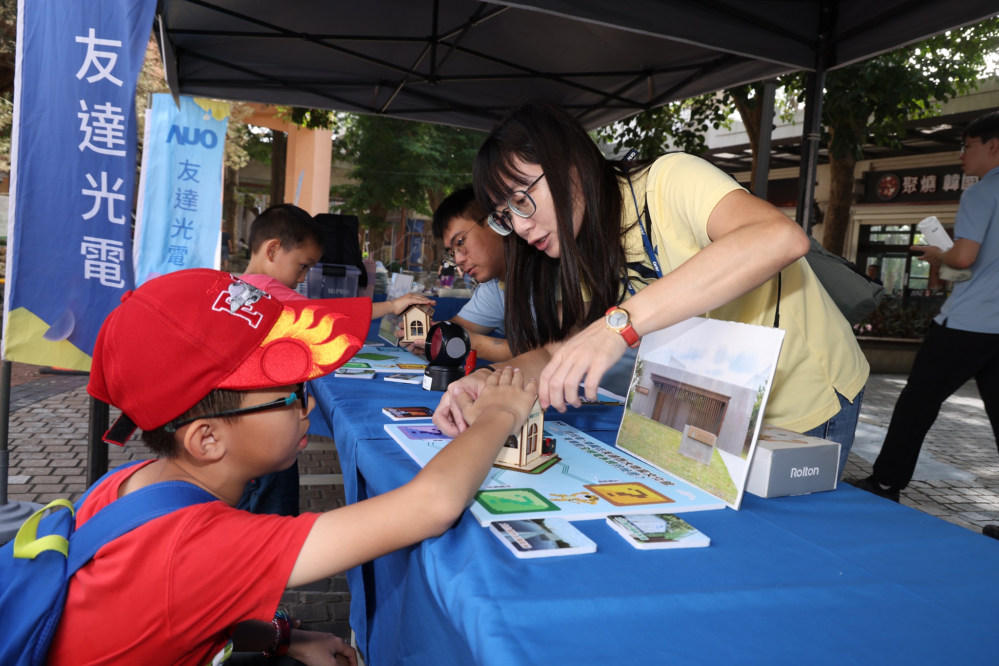 友達(dá)投入永續(xù)素養(yǎng)教育多年，從自身的環(huán)境教育場(chǎng)域走入校園、各式活動(dòng)現(xiàn)場(chǎng)，合作夥伴亦擴(kuò)及到NGO、公部門與供應(yīng)鏈，豐碩成果獲「社會(huì)共融領(lǐng)袖獎(jiǎng)」