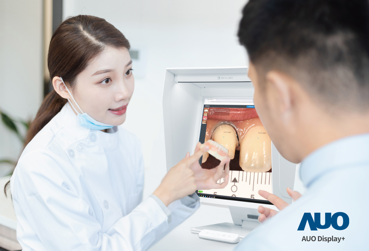 達(dá)擎積極投入牙科領(lǐng)域 ，瞄準(zhǔn)牙技所數(shù)位轉(zhuǎn)型趨勢  ，與成軍滿周年的子公司原色口腔數(shù)位，展現(xiàn)智慧牙技整合方案的落地成果 ，加速推動牙科與假牙製作流程數(shù)位化