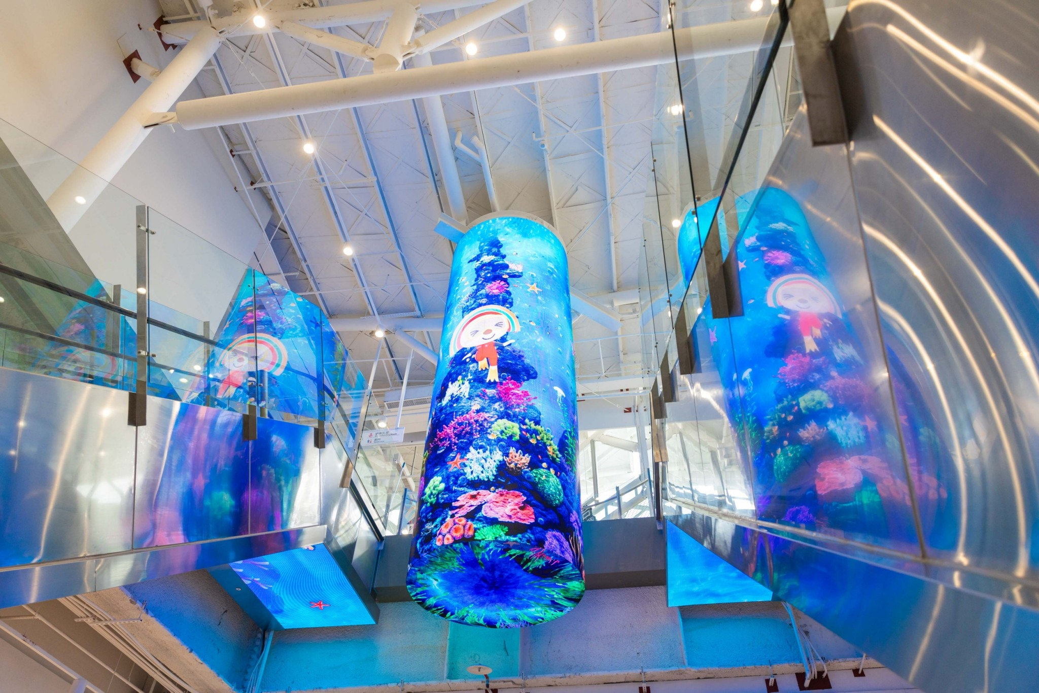 達擎與傑可達整合先進顯示技術與軟硬體應用服務，提供一系列大型LED顯示解決方案，為全新改裝開幕的「清水服務區(qū)」佈局嶄新視覺體驗。