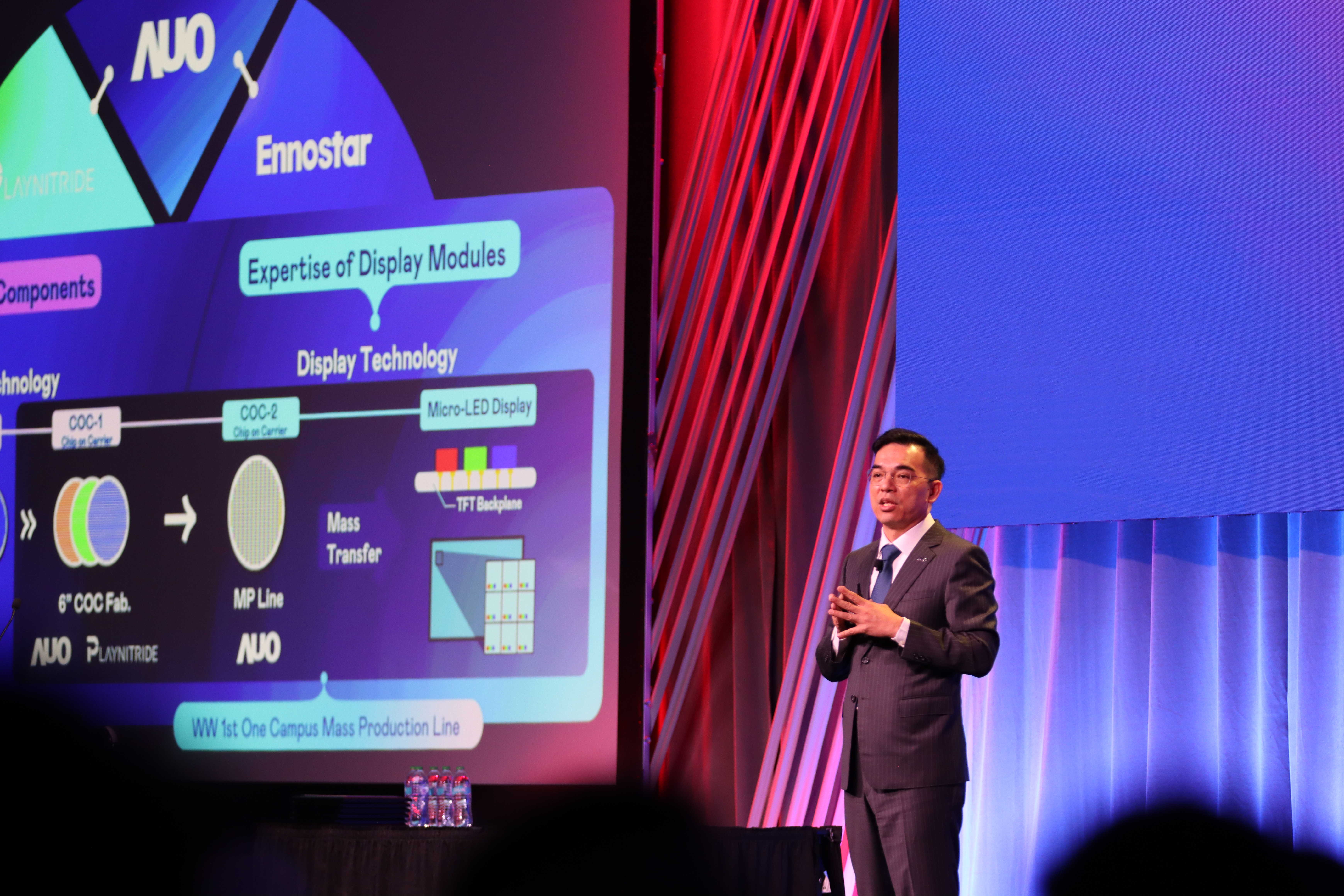 2025 SID顯示周登場，申博太陽城光電執(zhí)行長暨總經(jīng)理柯富仁博士以〝Redefining Displays: Inspiring New Possibilities〞發(fā)表主題演說，帶領(lǐng)申博太陽城以智能顯示解決方案先驅(qū)，透過AI賦能，重塑顯示的視覺創(chuàng)新體驗(yàn)