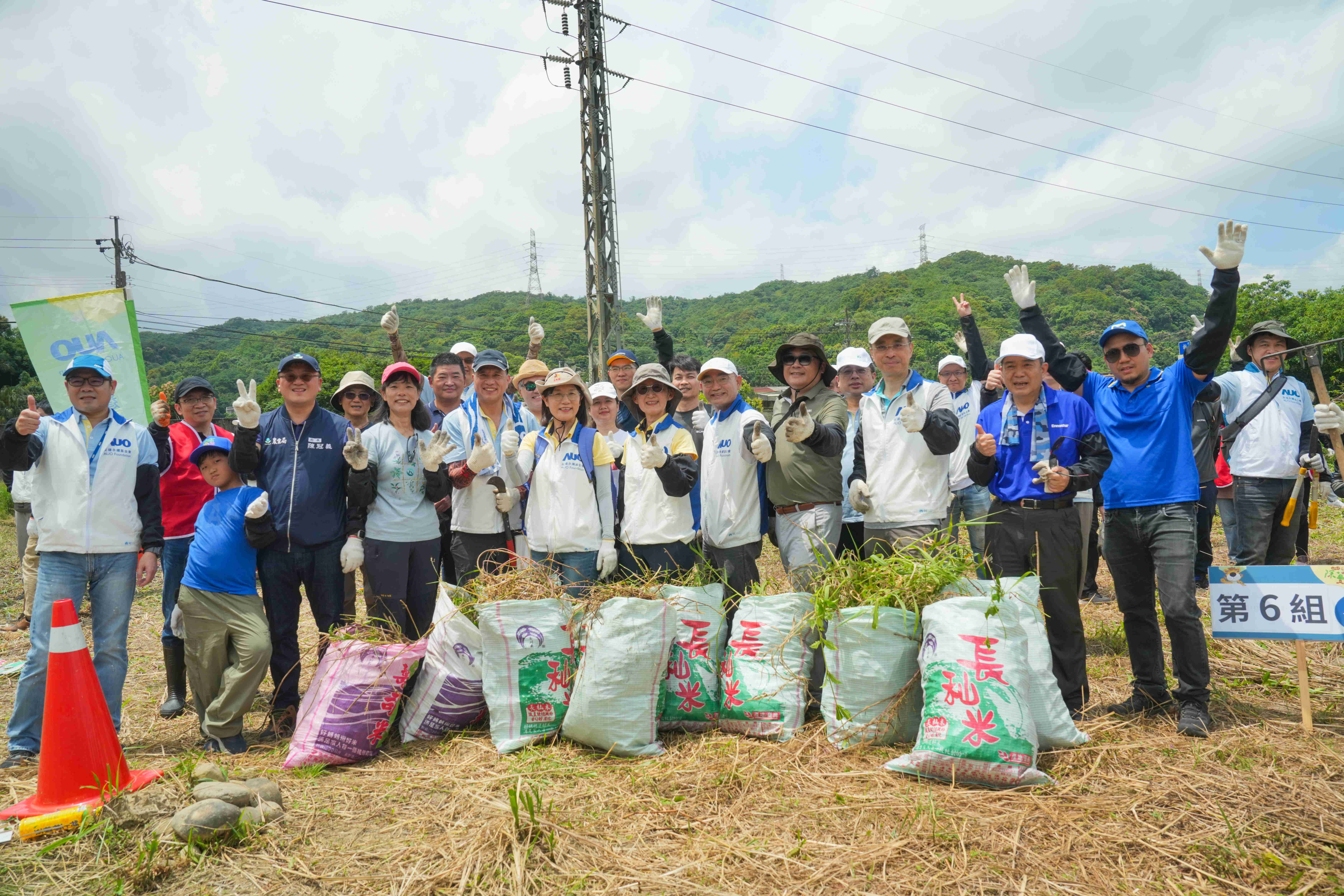 友達(dá)永續(xù)基金會今（17）日在桃園龍?zhí)稄S區(qū)舉辦「手護(hù)臺灣綠色堡壘　Green Party除蔓生活節(jié)」 ，由友達(dá)光電暨友達(dá)永續(xù)基金會董事長彭雙浪攜手政府、供應(yīng)商等合作夥伴共同參與